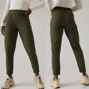 Athleta NEW Women's 18 Green Trekkie North Jogger High Rise Hiking Tapered Pant
